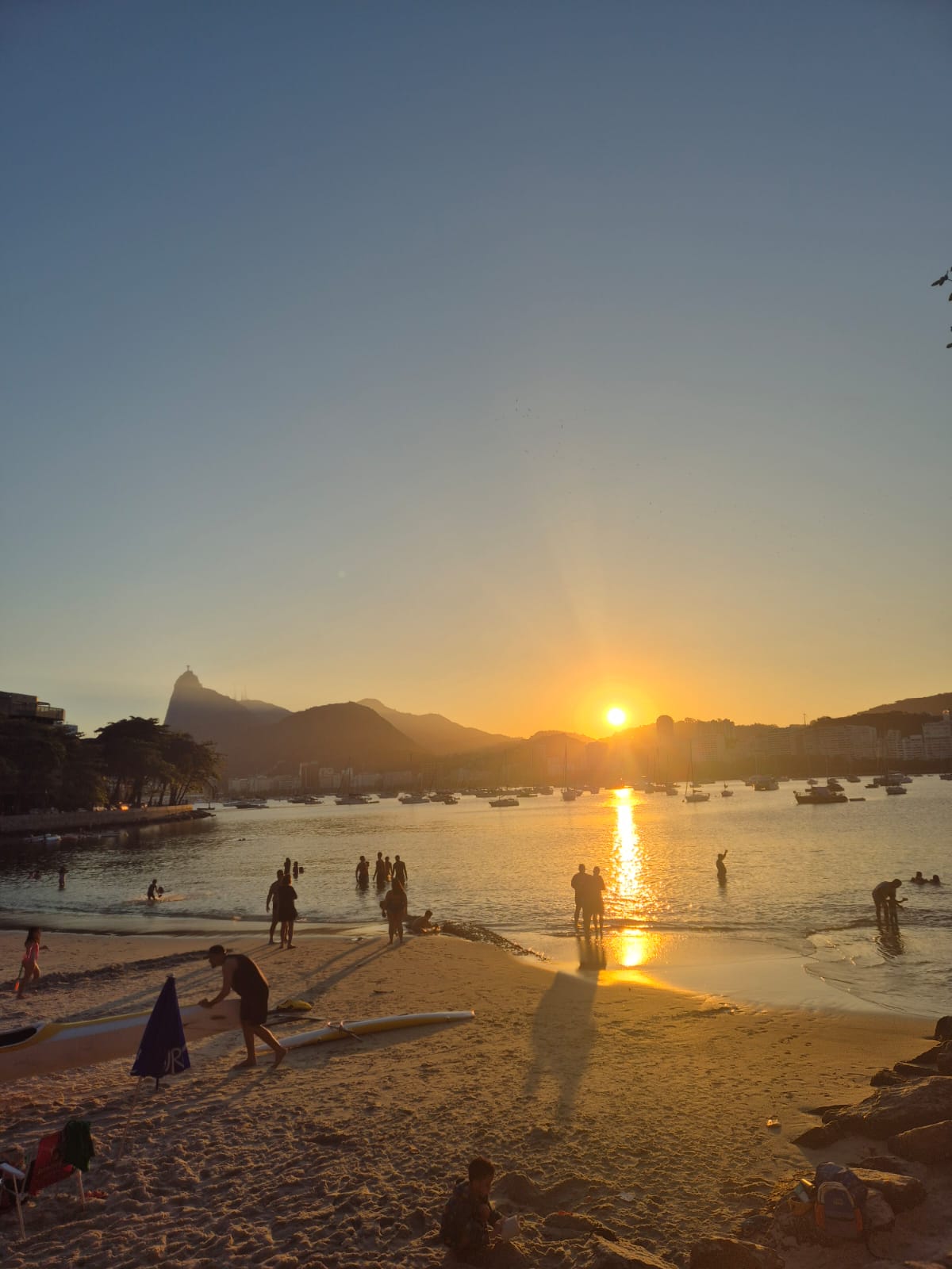 Montanhas a frente da Praia da Urca
