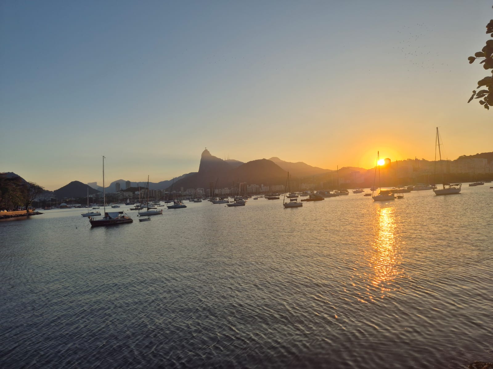 Momento em que o Sol estava se ponto atrás das montanhas